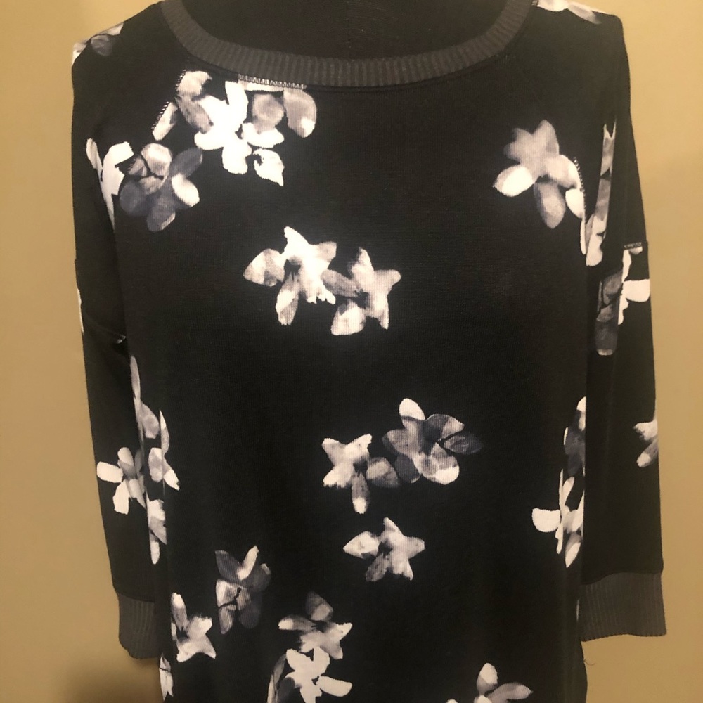 Vera Wang Lounge Top